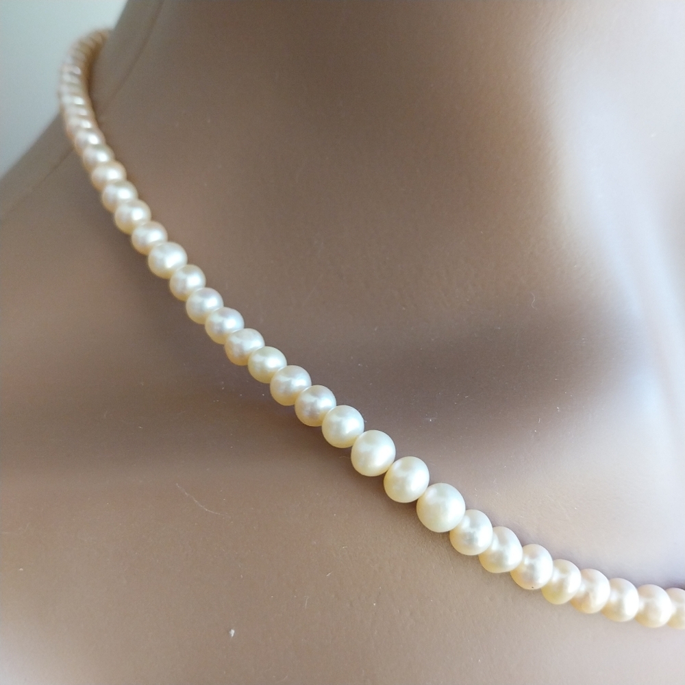 Freshwater Pearl Necklace - Picture 13 of 14